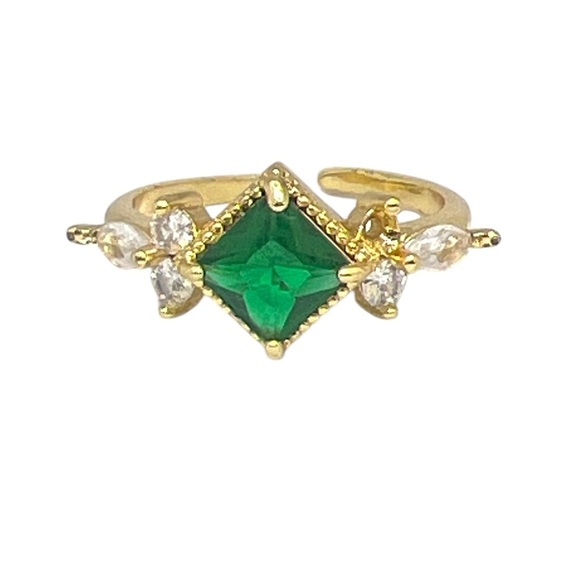 Elegant Gold and Green Gemstone Ring - Picture 1 of 6